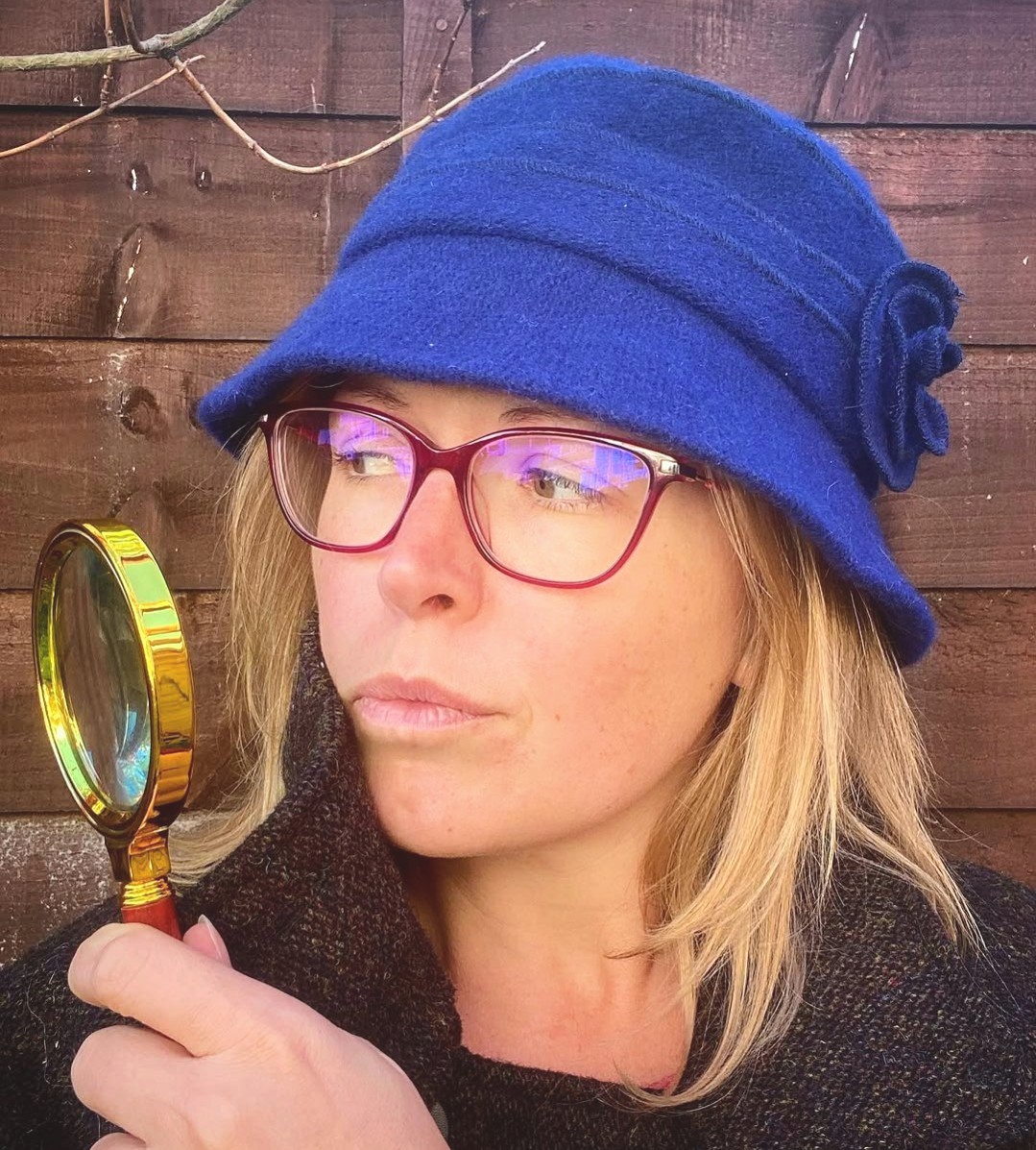 Jo with a magnifying glass